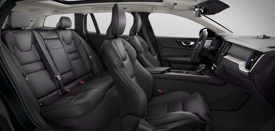 Интерьер Volvo V60 T5 Cross Country 2018 года  (WW) (фото 18 из 44)